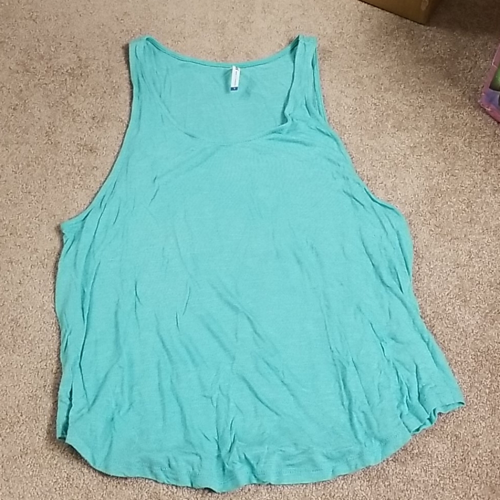 3/$20 🎉 Mint green Tresics tank